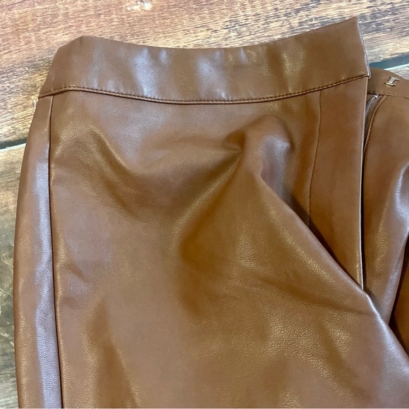 BAGATELLE faux leather cropped pants. Large. - Picture 2 of 3